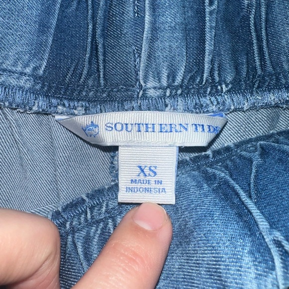 Southern Tide XS shorts. - Picture 2 of 2